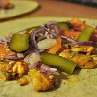 Tortille z kurczakiem i pieczarkami