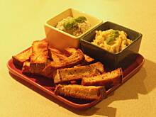 Fot. Nippy19, Hummus i pasta z oliwek z grzankami