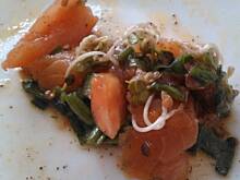 Fot. ifka3, Surówka z łososiem i kiełkami