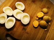 Fot. APM, Jajka faszerowane z pietruszką