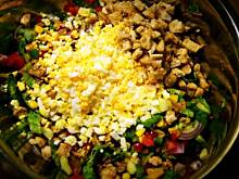 Fot. APM, Sałatka z kurczakiem wypasiona