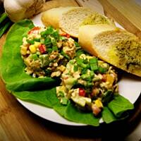 Sałatka z kurczakiem wypasiona