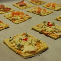 Krakerso-pizzerinki idealna przekąska dla gości i do piwa