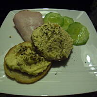 Szybkie rollsy z pastą jajeczną