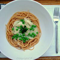 Biały sos gulaszowy z gotowanym kurczakiem