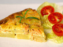 Fot. Wkn, Zapiekanka ziemniaczana z wędzonym pstrągiem