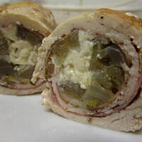 Roladka z piersi z gruszkami marynowanymi