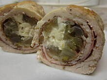 Fot. Kluko, Roladka z piersi z gruszkami marynowanymi