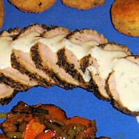 Polędwica w ziołach z serowym sosem wg M&Ł