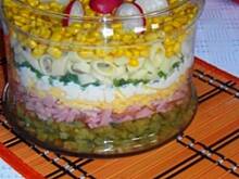 Fot. megii013, Sałatka z makaronem, serem, sosem czosnkowym...