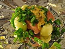 Fot. MIENTA, Łosoś pieczony z cytryną i szczypiorkiem