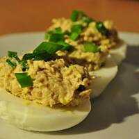 Jajka z cytrynowym tuńczykiem