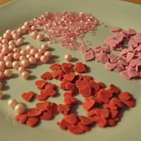 Donutsy waniliowe z malinowym lukrem