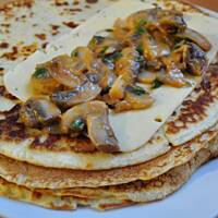 Pikantne naleśniki z pieczarkami