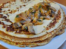 Fot. MIENTA, Pikantne naleśniki z pieczarkami