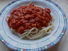 Fot. Mama - Różyczki, Spaghetti z gotowanym  mięsem drobiowym  - Seria tanie obiady