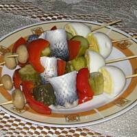 Szaszłyki ze śledziem