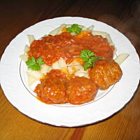 Klopsiki w warzywach z makaronem