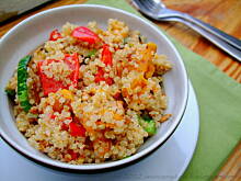 Fot. kasia_sach, Quinoa (komosa ryżowa) z grillowanymi warzywami i prażonymi ziarnami słonecznika