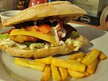 Fot. MIENTA, Chicken burgery