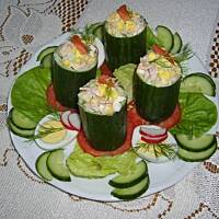 Sałatka w ogórkach
