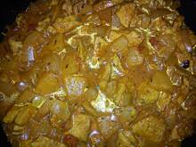 Fot. 555, kurczak curry z ananasem