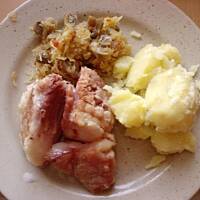 Golonka z kapusta ,grzybami,ziemniakami