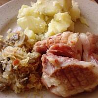 Golonka z kapusta ,grzybami,ziemniakami