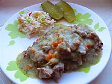 Fot. Mama - Różyczki, Karkówka w sosie cebulowo porowym - Seria tanie obiady