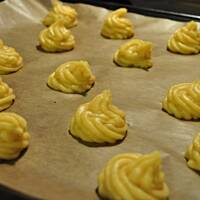 Mini ptysie z nutellą i bitą śmietaną