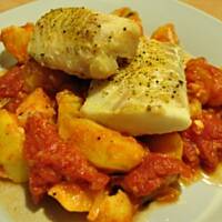 Dorsz zapiekany z ziemniakami i pomidorami