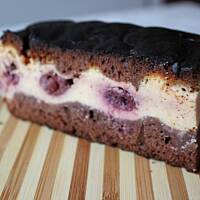 sernik w wiśniami w czekoladowym cieście