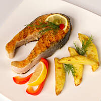 Łososiowe dzwonki z frytkami dietetycznymi