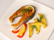 Fot. Wkn, Łososiowe dzwonki z frytkami dietetycznymi