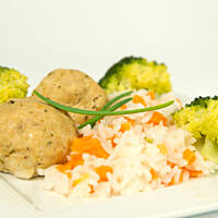 Pulpety drobiowe z brokułami i ryżem - łatwy dietetyczny obiad