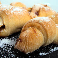 Nietypowe rogaliki z marmoladą