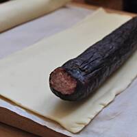 Żurek z kiełbasą zapiekaną w cieście