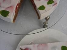 Fot. eluchap, Tort serowo – truskawkowy