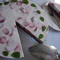 Tort serowo – truskawkowy