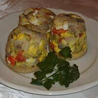 Kolorowy tatar ze śledzia