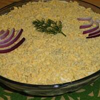 Sałatka warstwowa z tuńczykiem