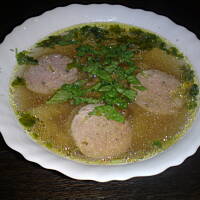 rosół z podudzi i białej kiełbasy