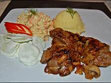 Fot. bronislawa70, Wątróbka smażona z cebulą i pieczarkami.