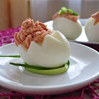 Jajka z pikantnym twarożkiem