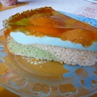 Sernik na zimno z brzoskwiniami