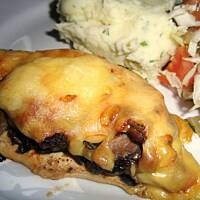 Piersi z kurczaka zapiekane z pieczarkami i serem