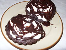 Fot. OwocowaSałateczka, Babeczki kakaowe z kremem bezowym i polewą czekoladową