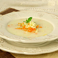 Zupa kalafiorowo-jogurtowa dla dbających o linię