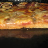 Cienka pizza z pizza hut