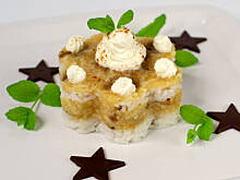 Fot. Wkn, Ryż z jabłkiem i śmietaną bez pieczenia - szybki obiad na słodko